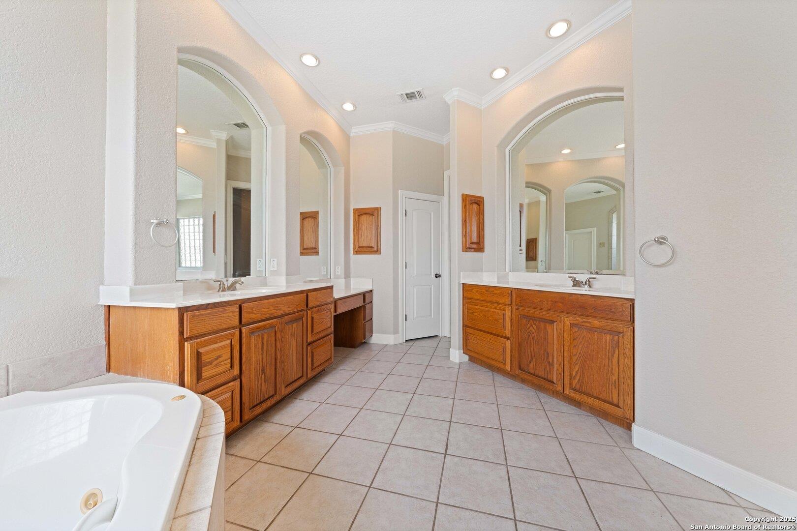 Image 23 of 34 For 30900 Woodbine Way Way