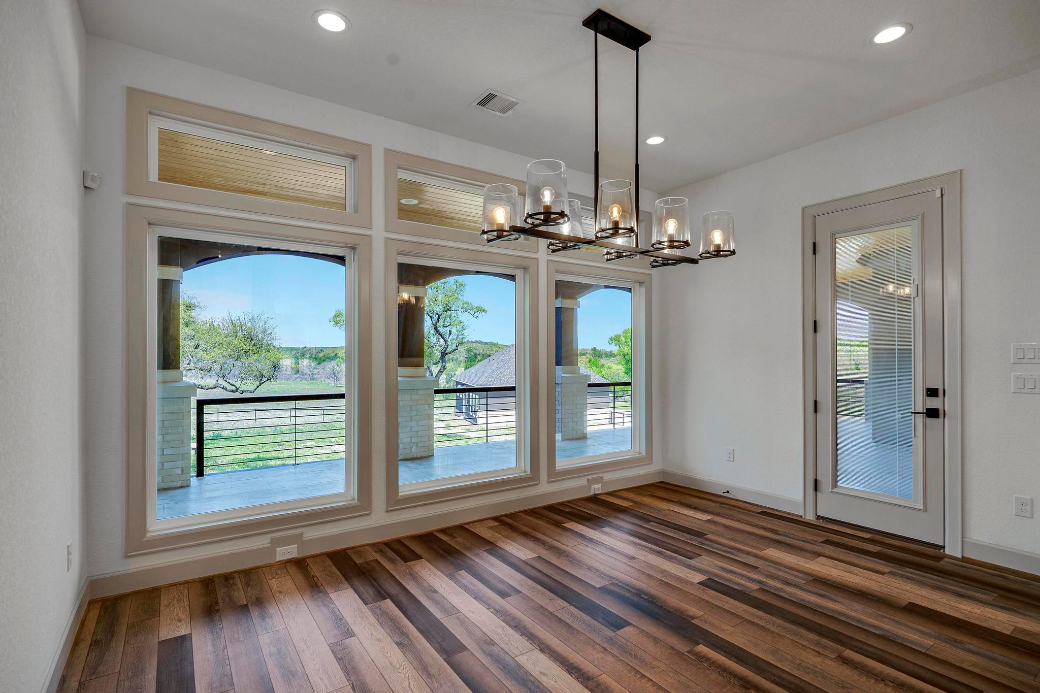 Image 11 of 39 For 321 Vista View Place Pl