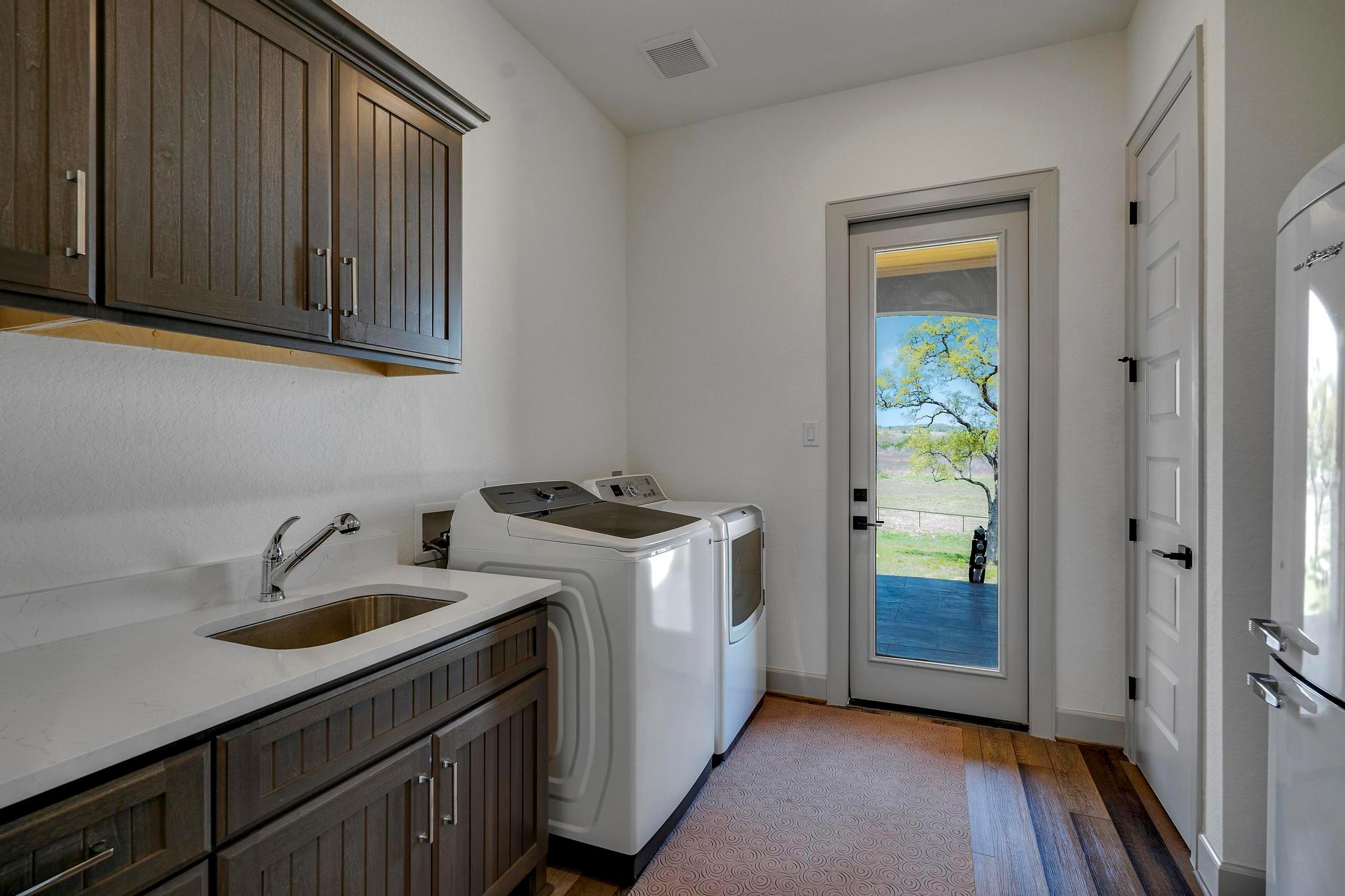 Image 18 of 39 For 321 Vista View Place Pl