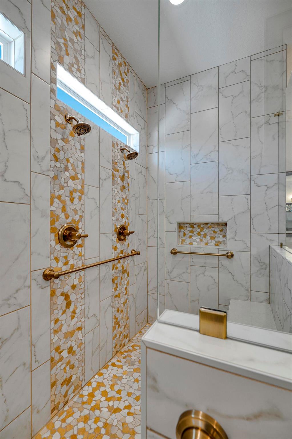 Image 21 of 39 For 321 Vista View Place Pl