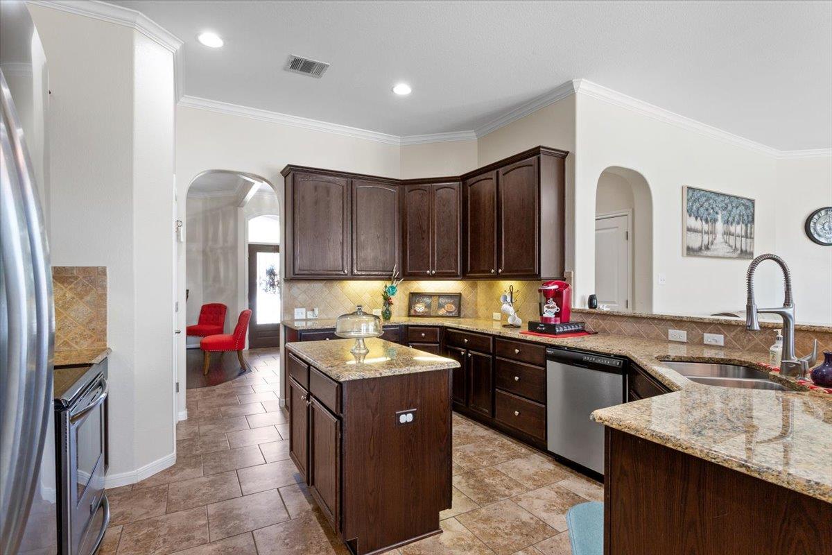 Image 12 of 40 For 4017 Woodhaven Dr