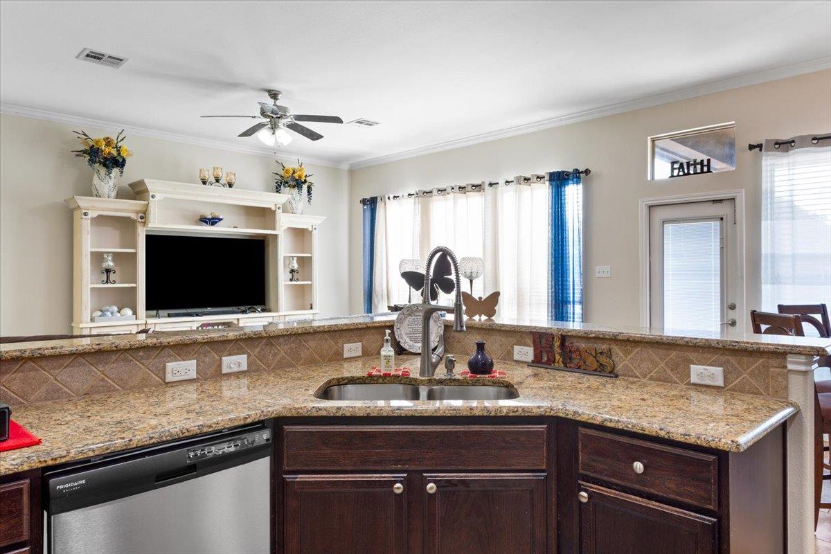 Image 15 of 40 For 4017 Woodhaven Dr