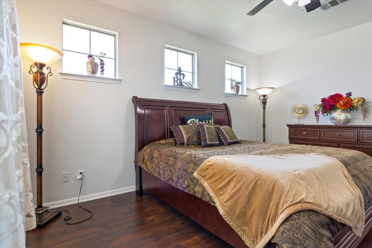 Image 17 of 40 For 4017 Woodhaven Dr