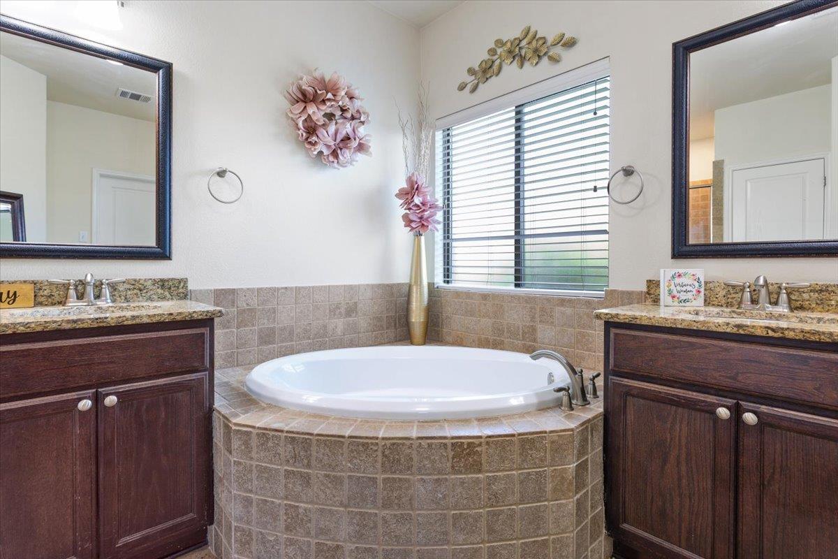 Image 18 of 40 For 4017 Woodhaven Dr