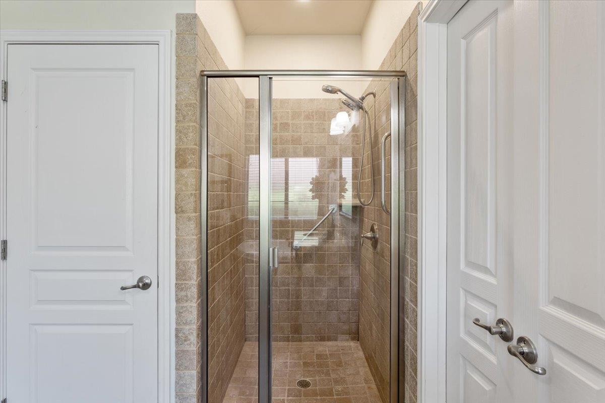 Image 21 of 40 For 4017 Woodhaven Dr