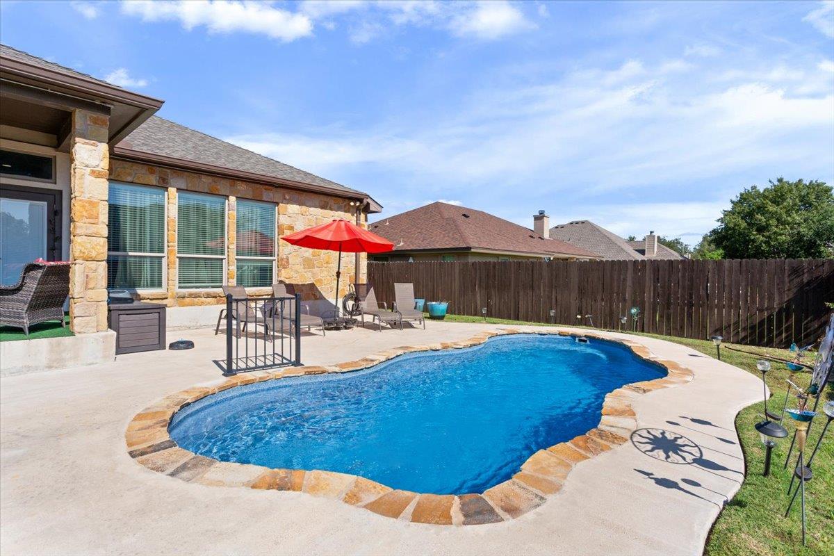 Image 34 of 40 For 4017 Woodhaven Dr