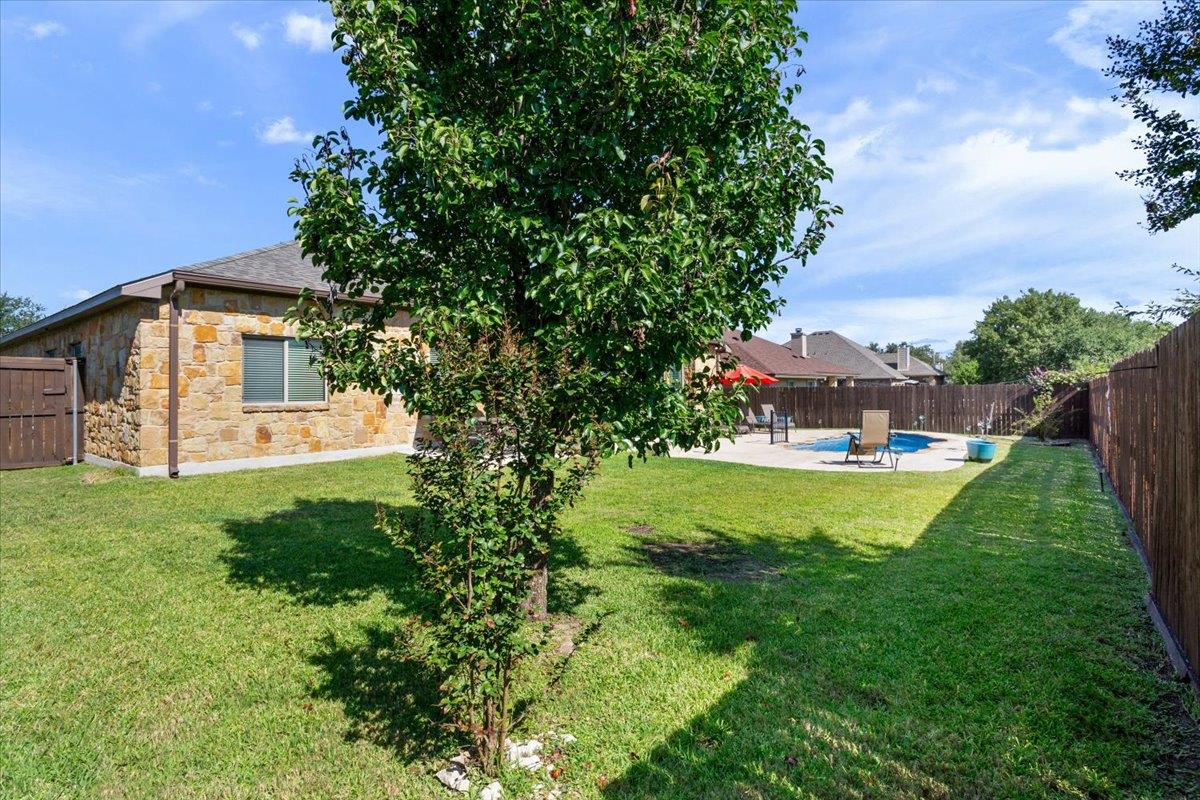 Image 39 of 40 For 4017 Woodhaven Dr