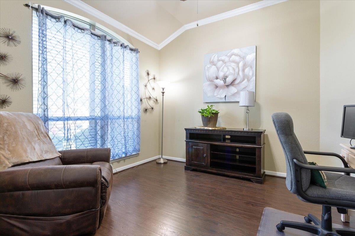 Image 6 of 40 For 4017 Woodhaven Dr