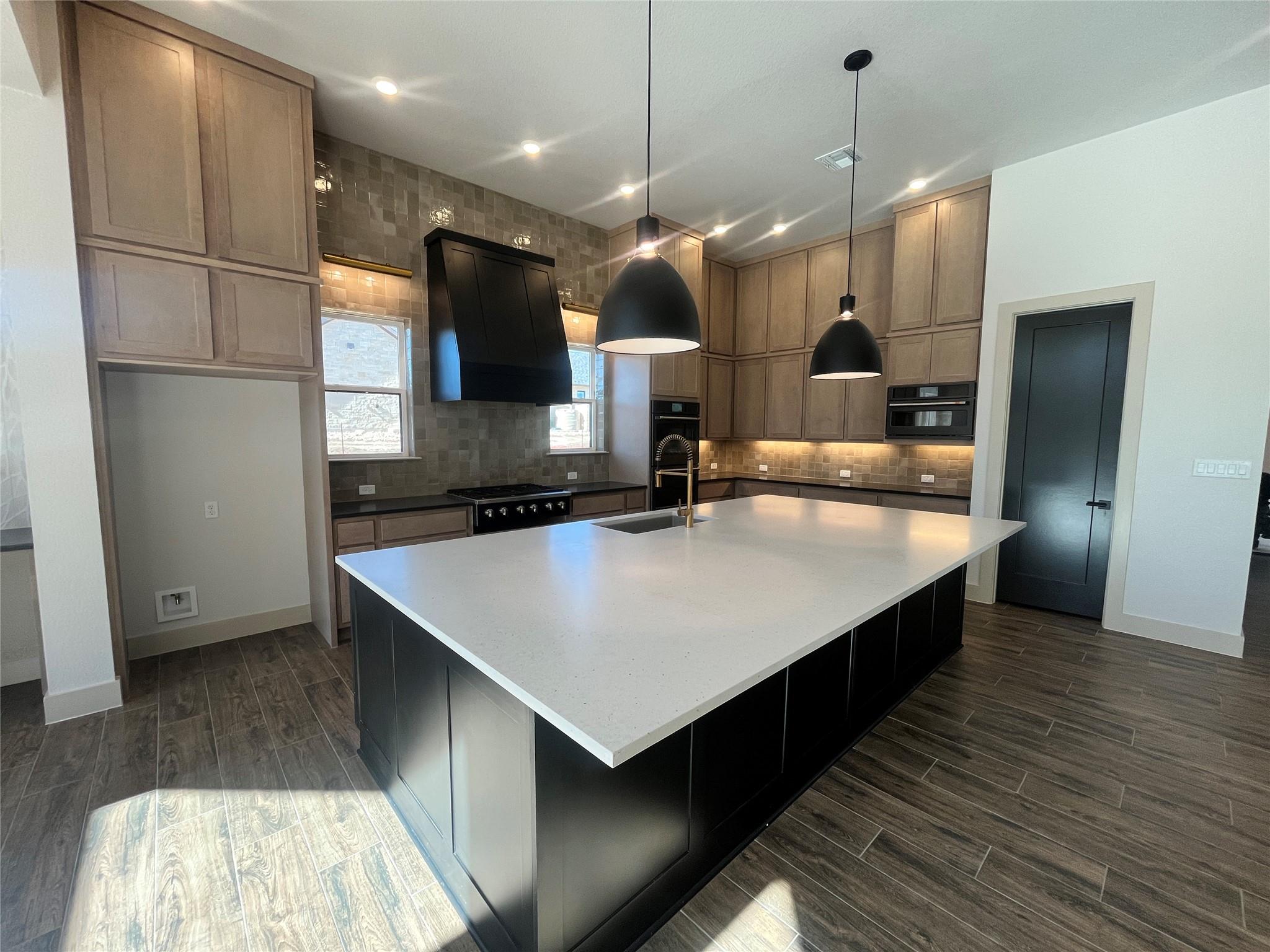 Image 6 of 10 For 202 Brown Saddle Cv