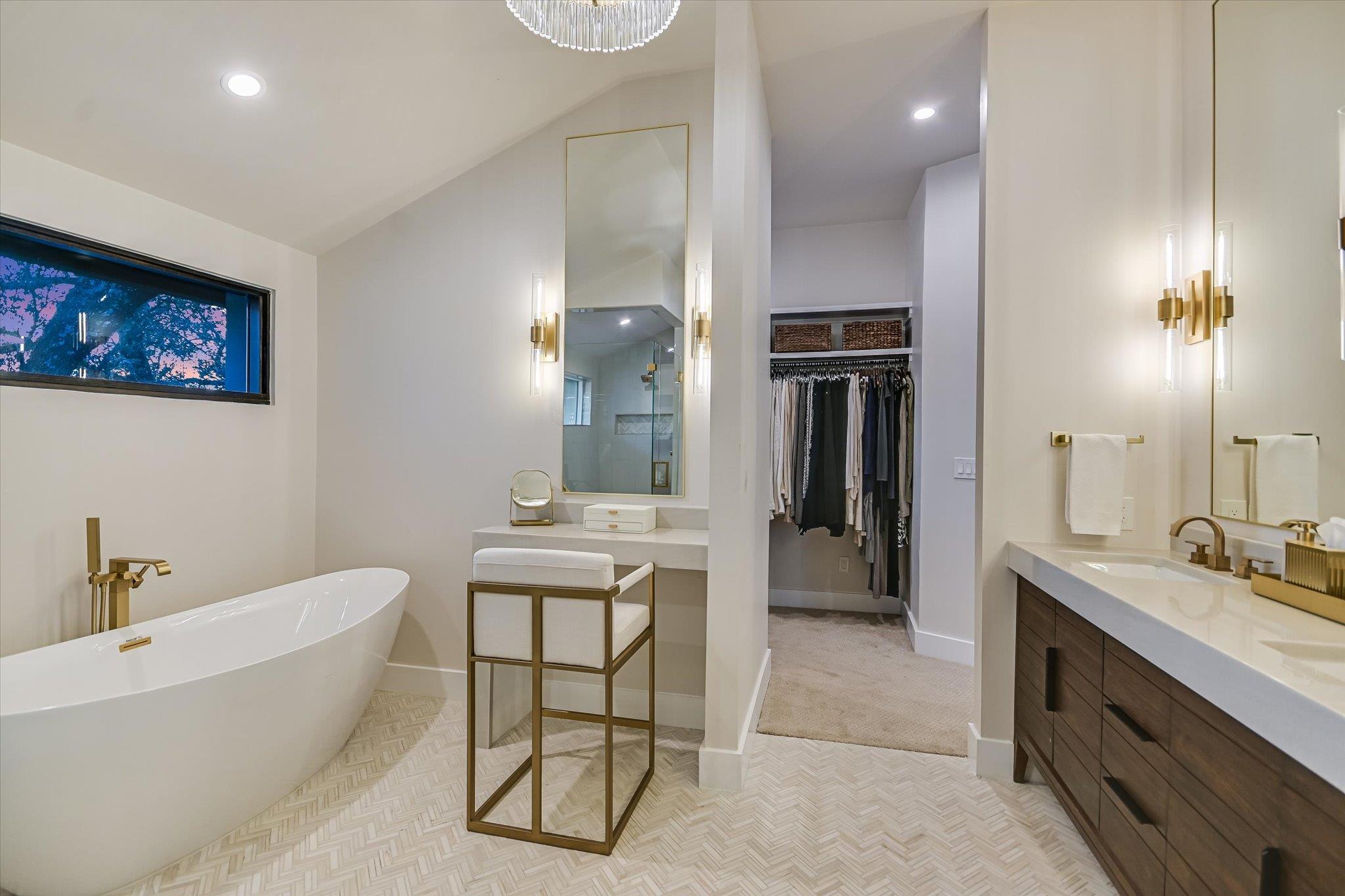 Image 24 of 37 For 6204 Lost Horizon Dr