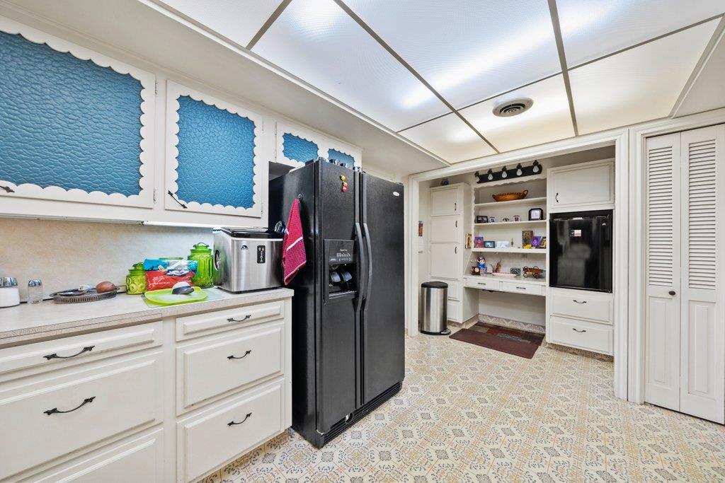 Image 11 of 40 For 699 Floral Ave