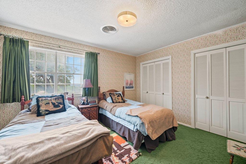 Image 17 of 40 For 699 Floral Ave