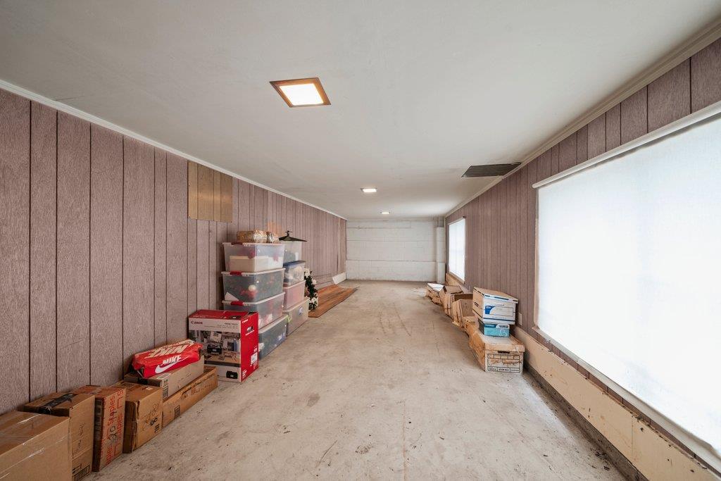 Image 23 of 40 For 699 Floral Ave