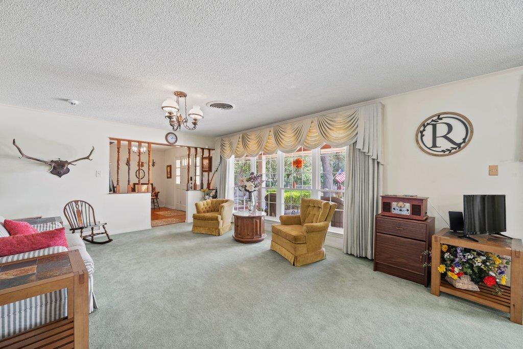 Image 7 of 40 For 699 Floral Ave