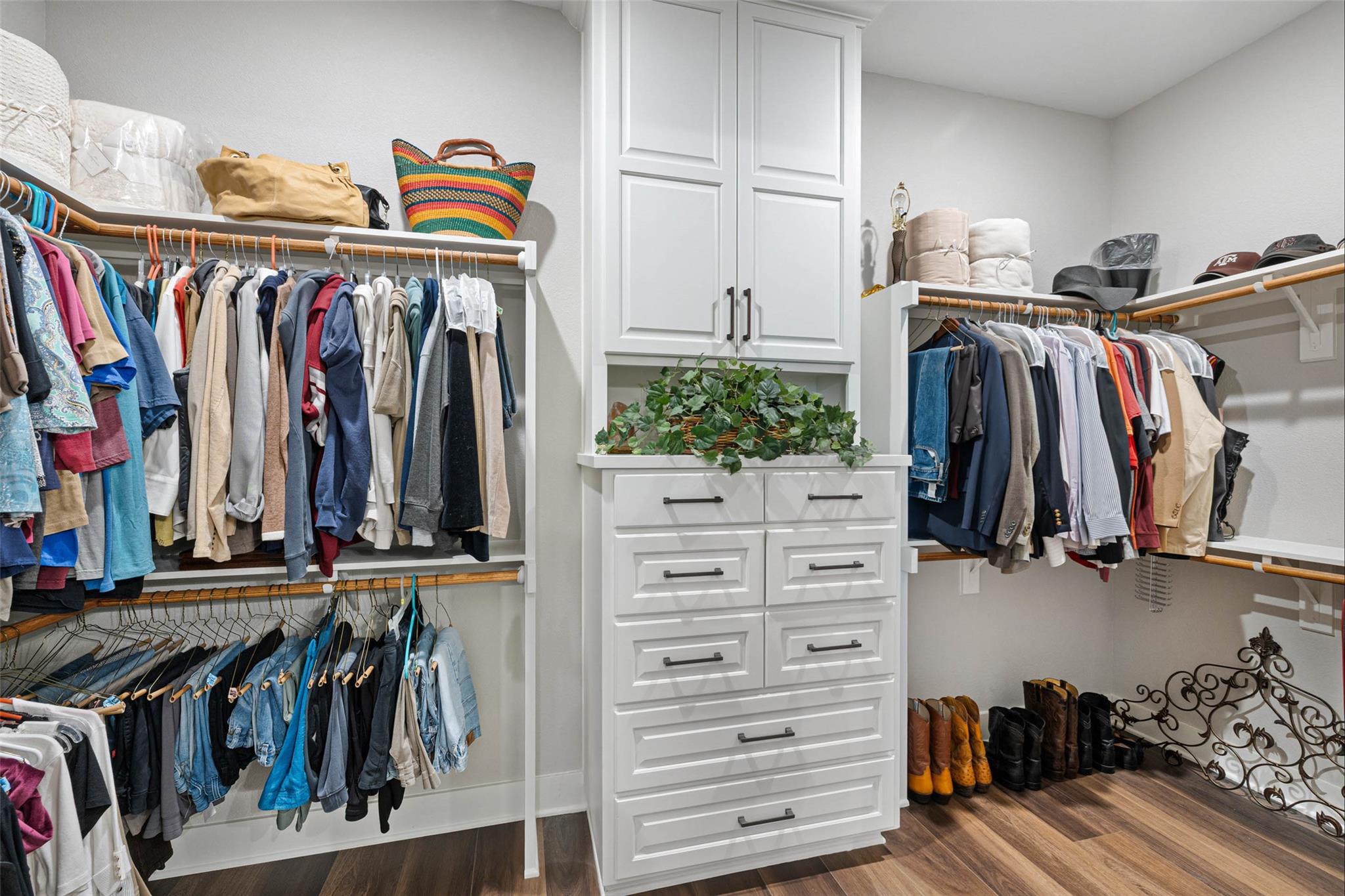 Image 21 of 40 For 234 Elk Run Cv