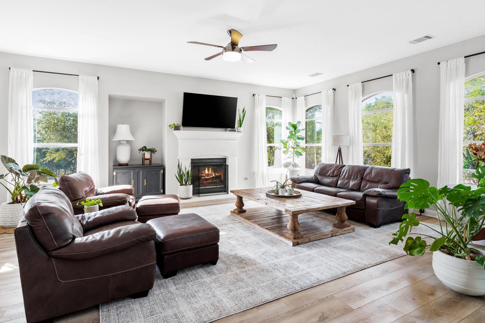 Image 3 of 40 For 13612 Flat Top Ranch Rd