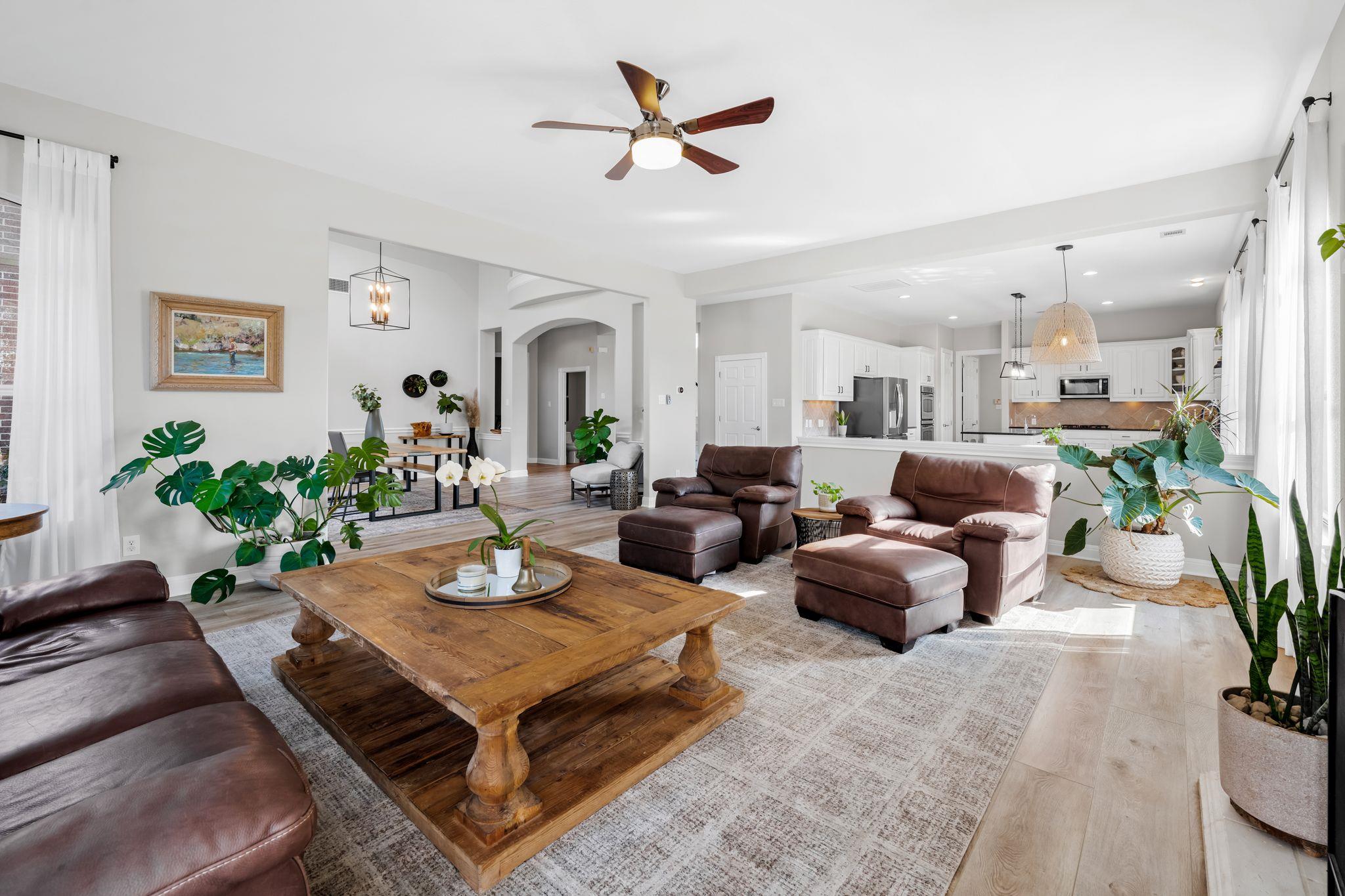 Image 4 of 40 For 13612 Flat Top Ranch Rd