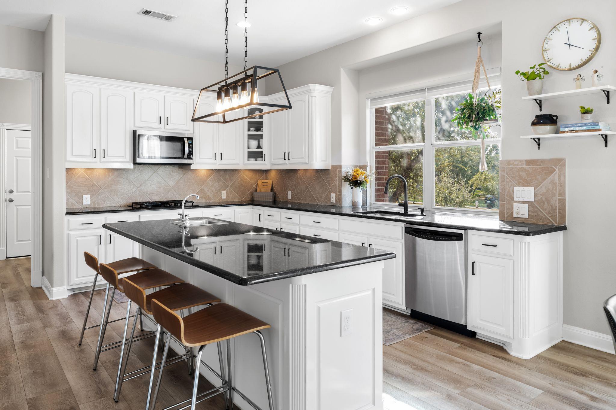 Image 6 of 40 For 13612 Flat Top Ranch Rd