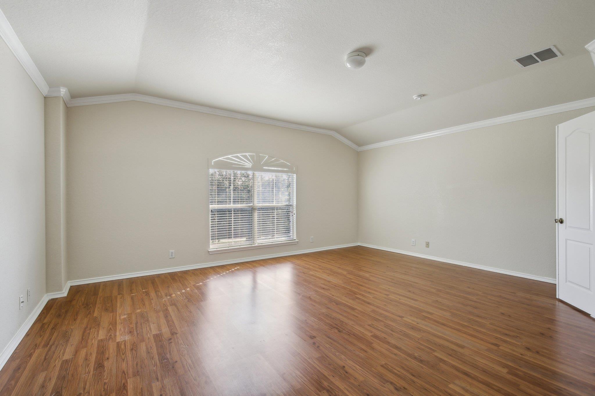 Image 16 of 40 For 2430 Dove Crossing Dr