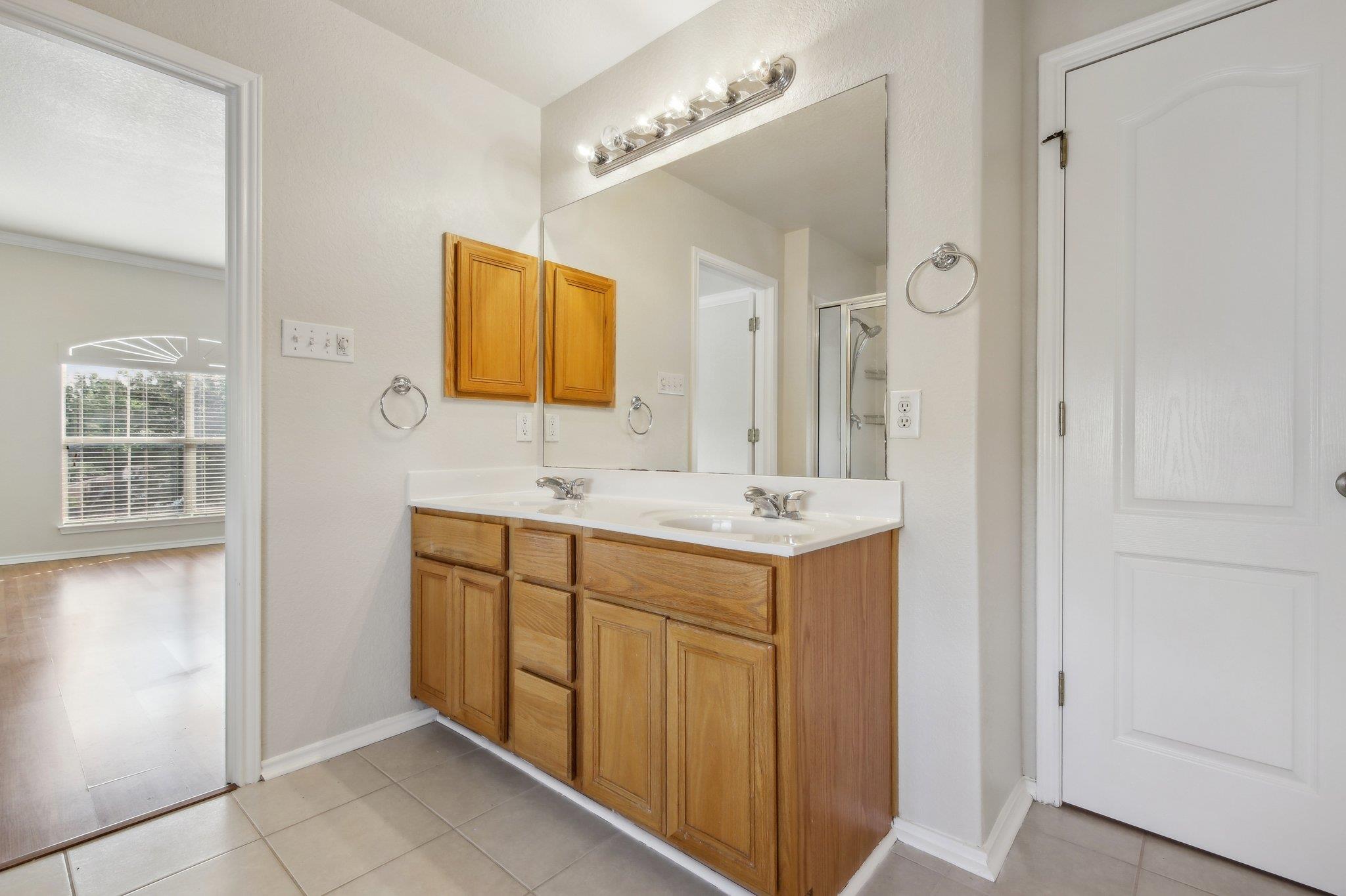 Image 18 of 40 For 2430 Dove Crossing Dr