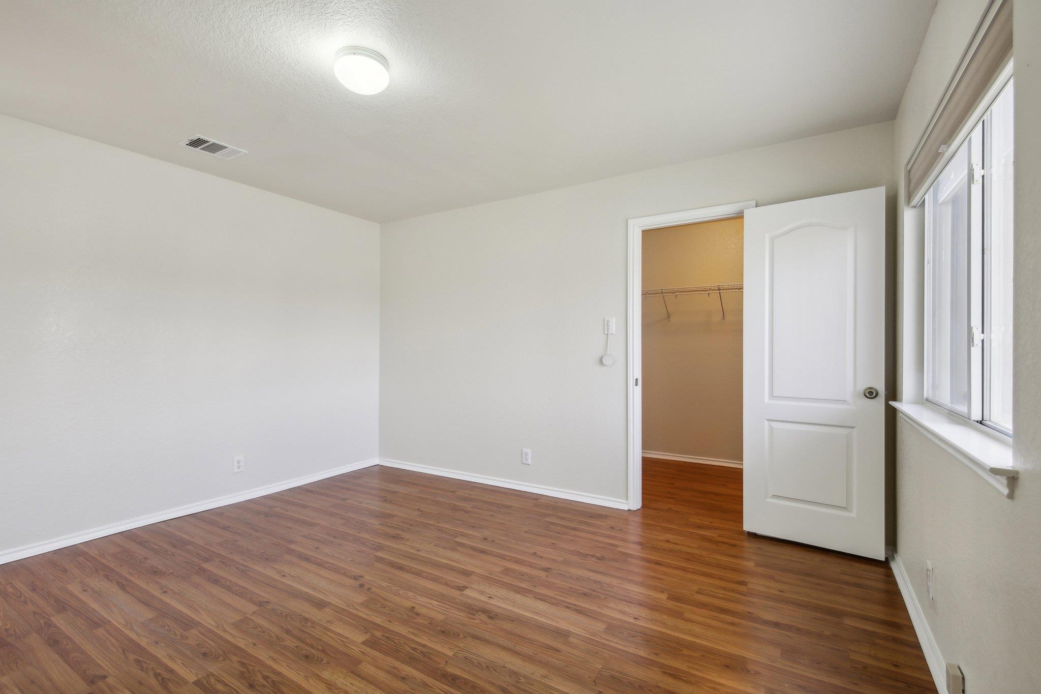 Image 26 of 40 For 2430 Dove Crossing Dr