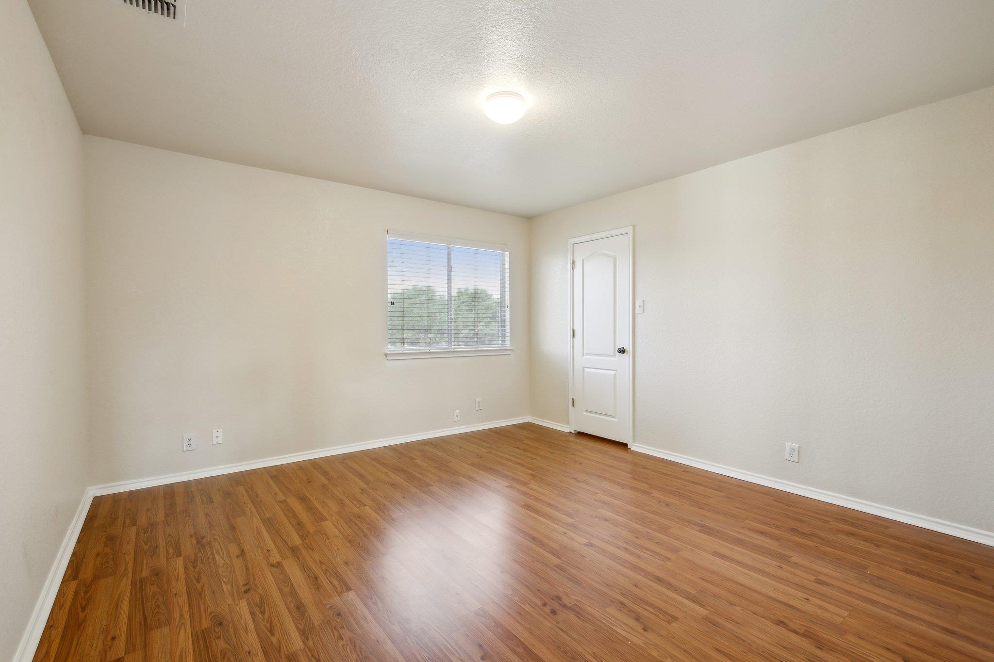 Image 27 of 40 For 2430 Dove Crossing Dr