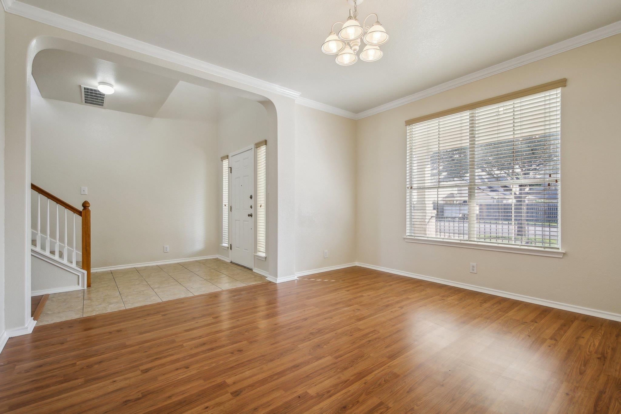 Image 4 of 40 For 2430 Dove Crossing Dr