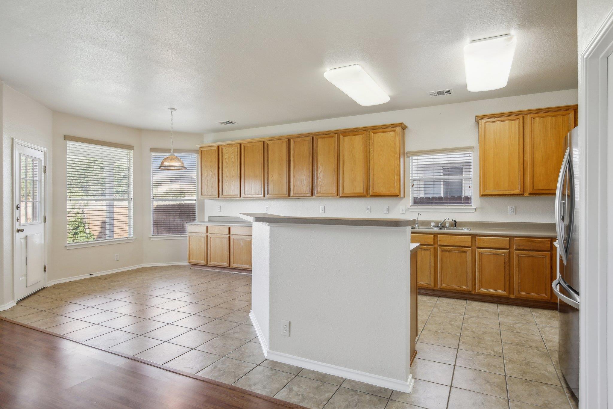 Image 6 of 40 For 2430 Dove Crossing Dr