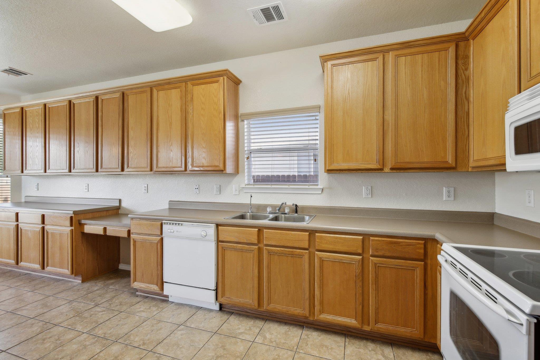 Image 7 of 40 For 2430 Dove Crossing Dr