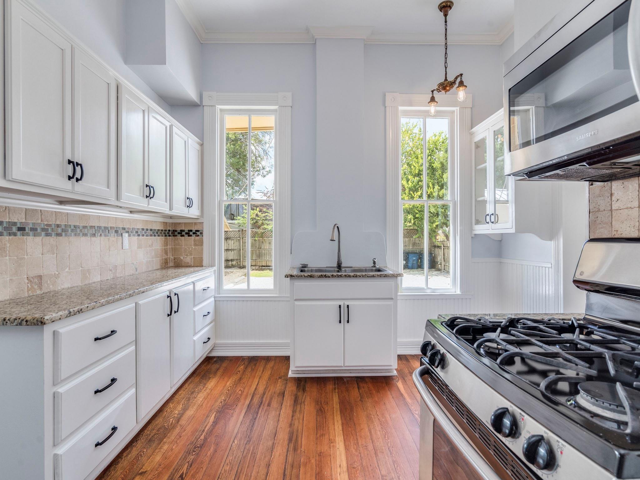 Image 11 of 40 For 351 Guenther Ave