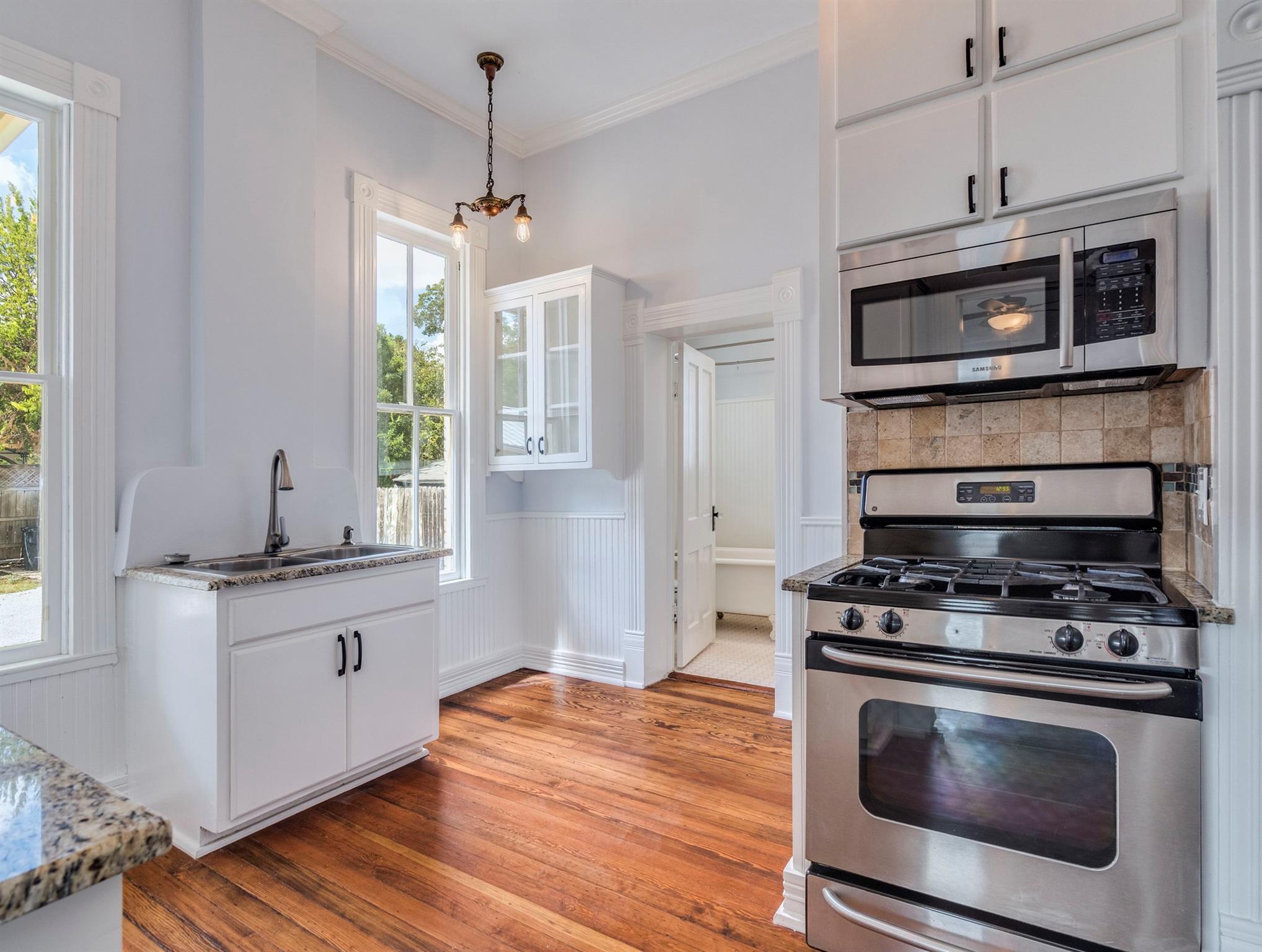 Image 12 of 40 For 351 Guenther Ave