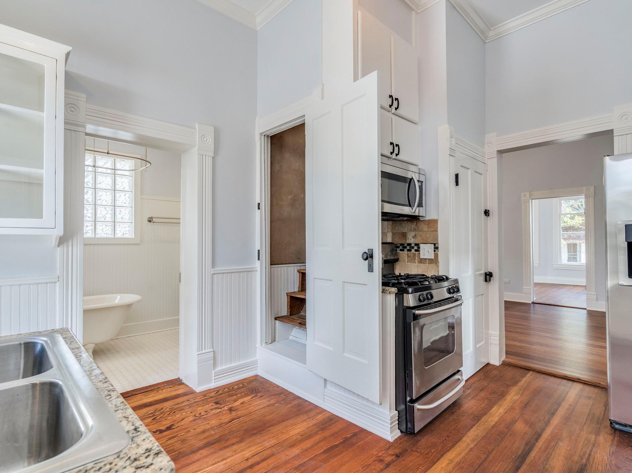 Image 14 of 40 For 351 Guenther Ave