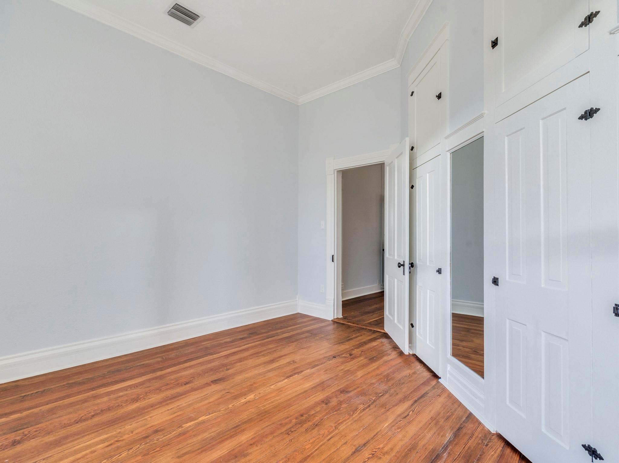 Image 23 of 40 For 351 Guenther Ave