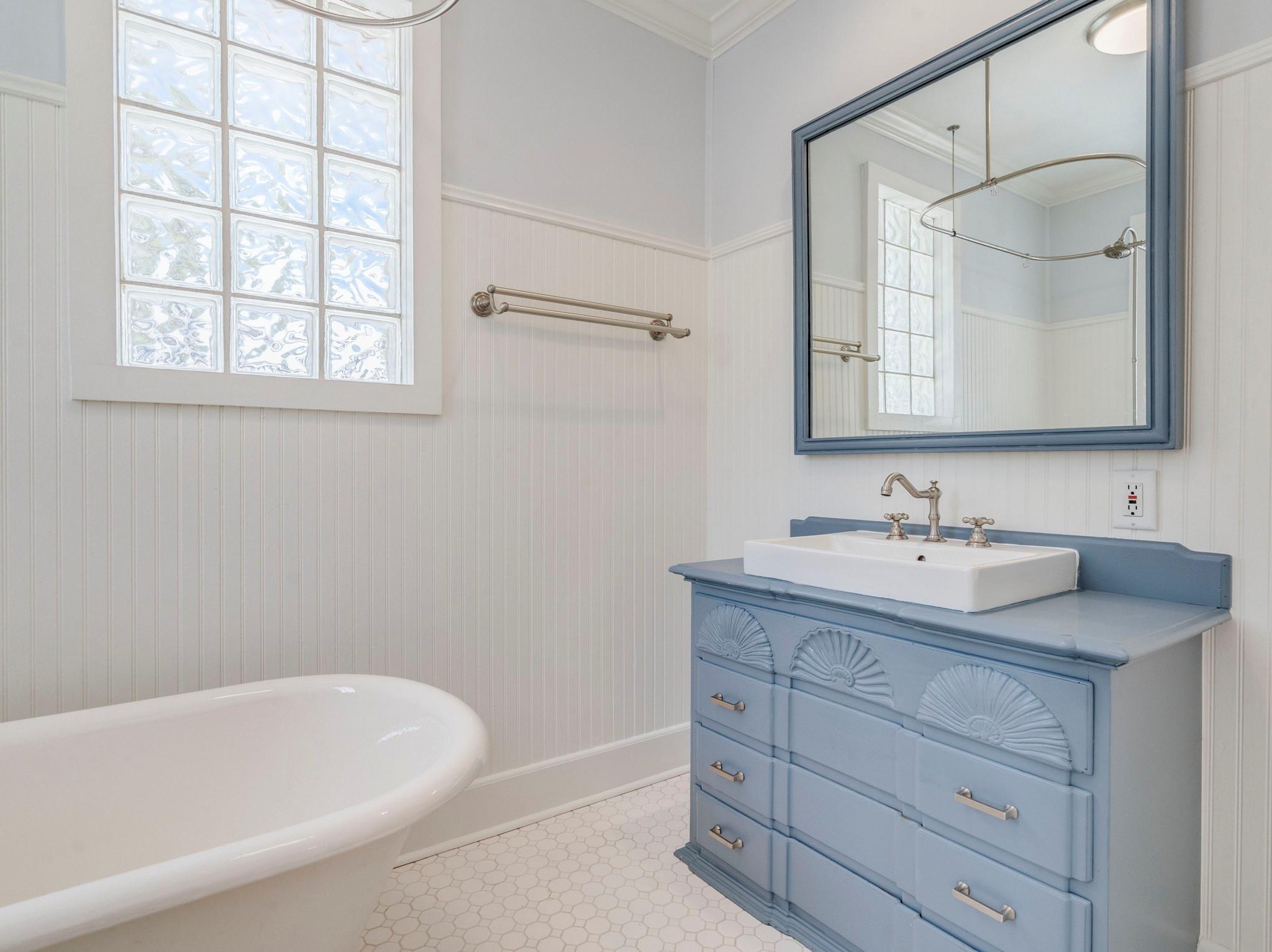 Image 25 of 40 For 351 Guenther Ave