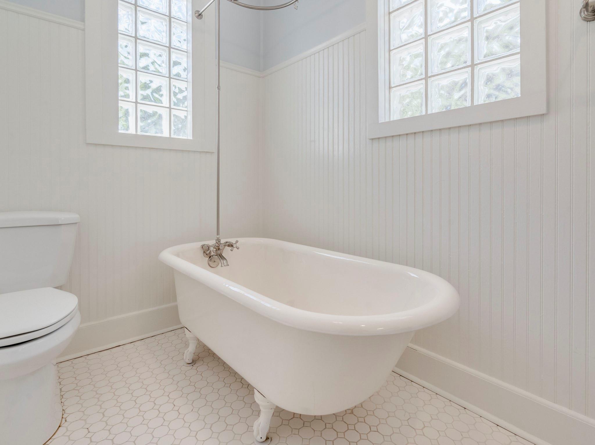 Image 26 of 40 For 351 Guenther Ave