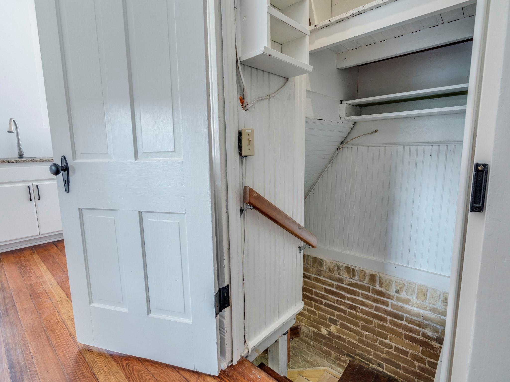 Image 28 of 40 For 351 Guenther Ave