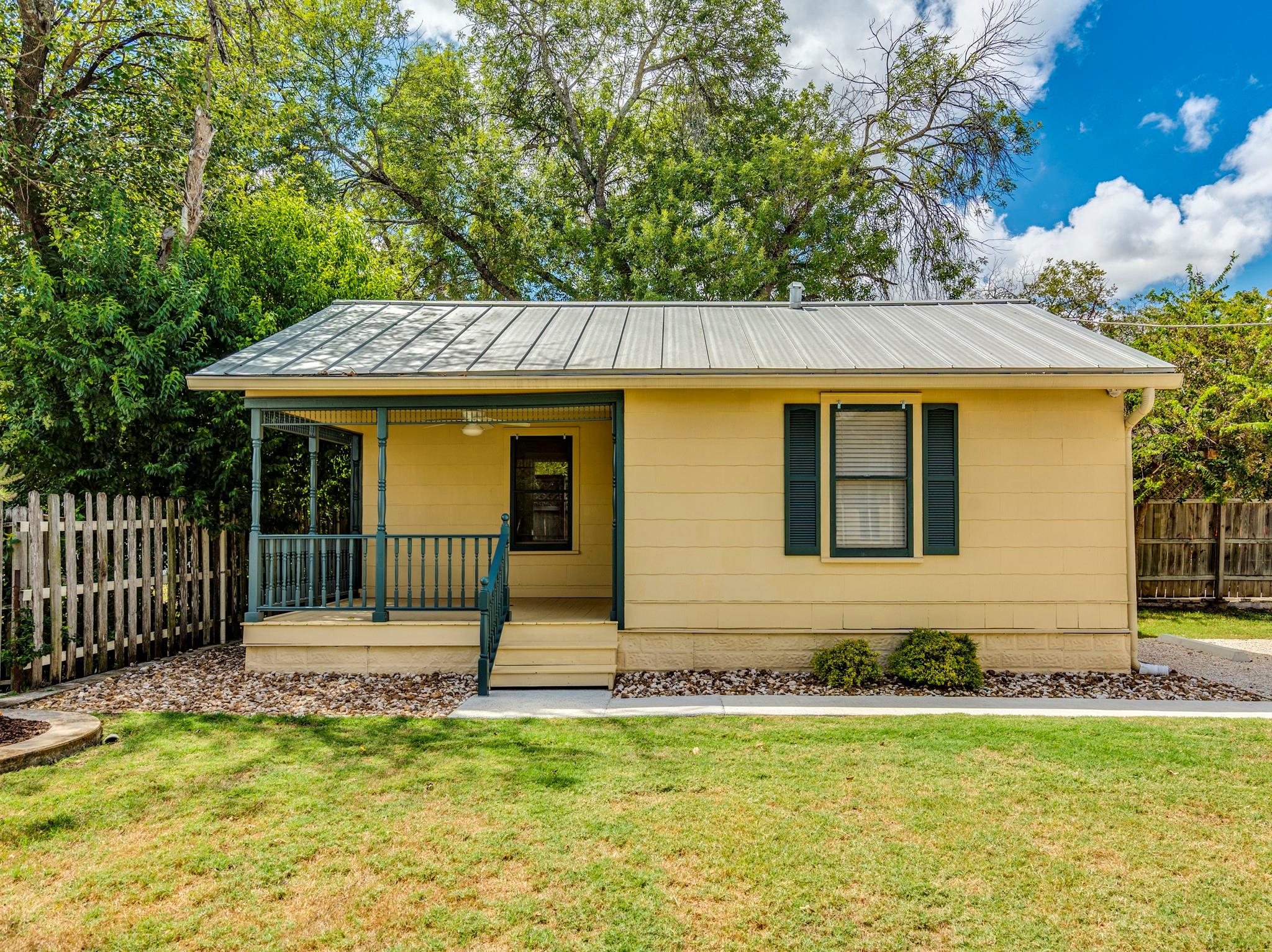 Image 30 of 40 For 351 Guenther Ave