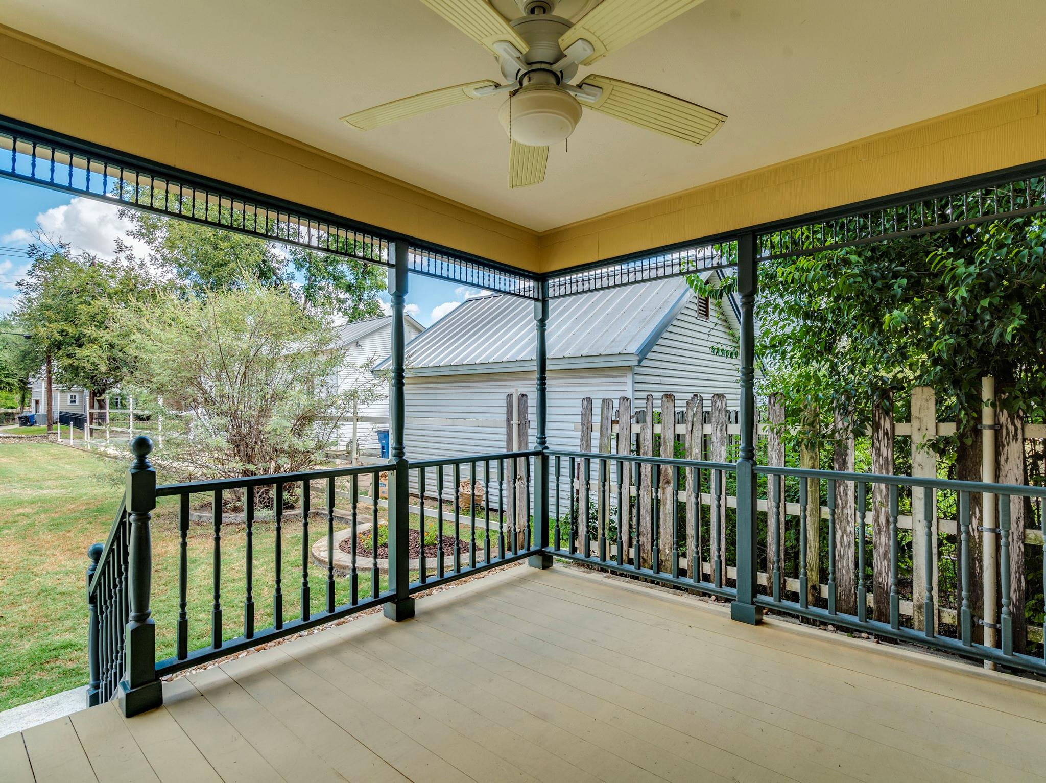 Image 31 of 40 For 351 Guenther Ave