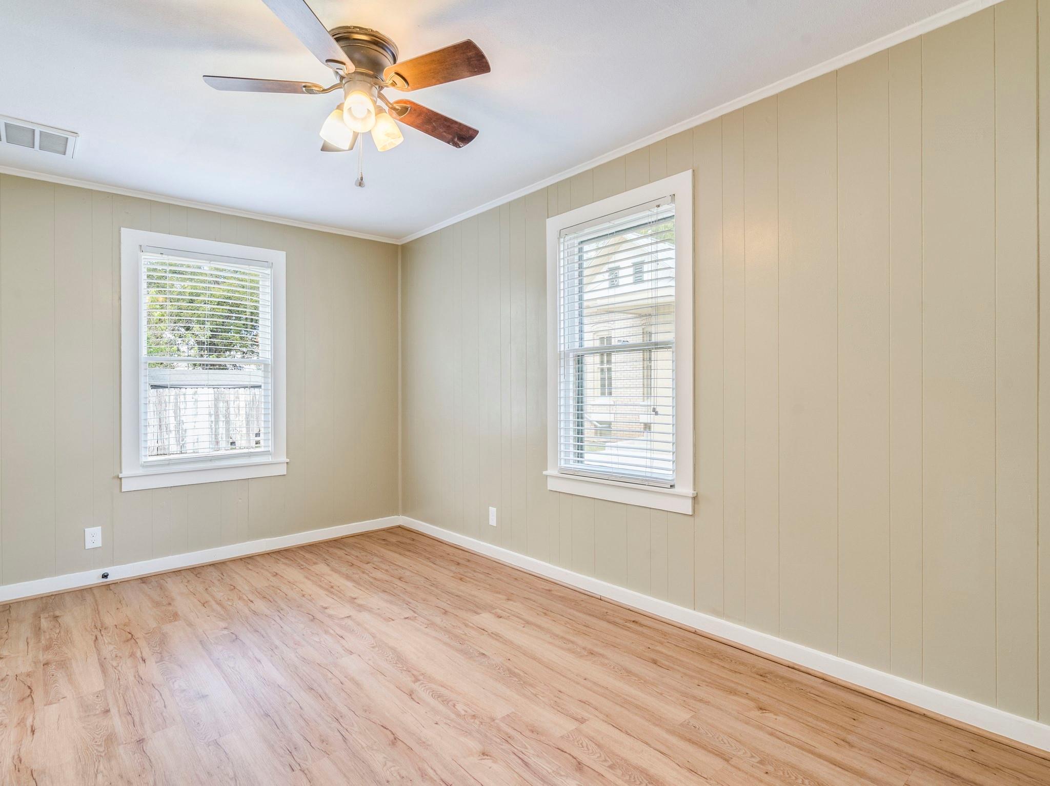 Image 32 of 40 For 351 Guenther Ave