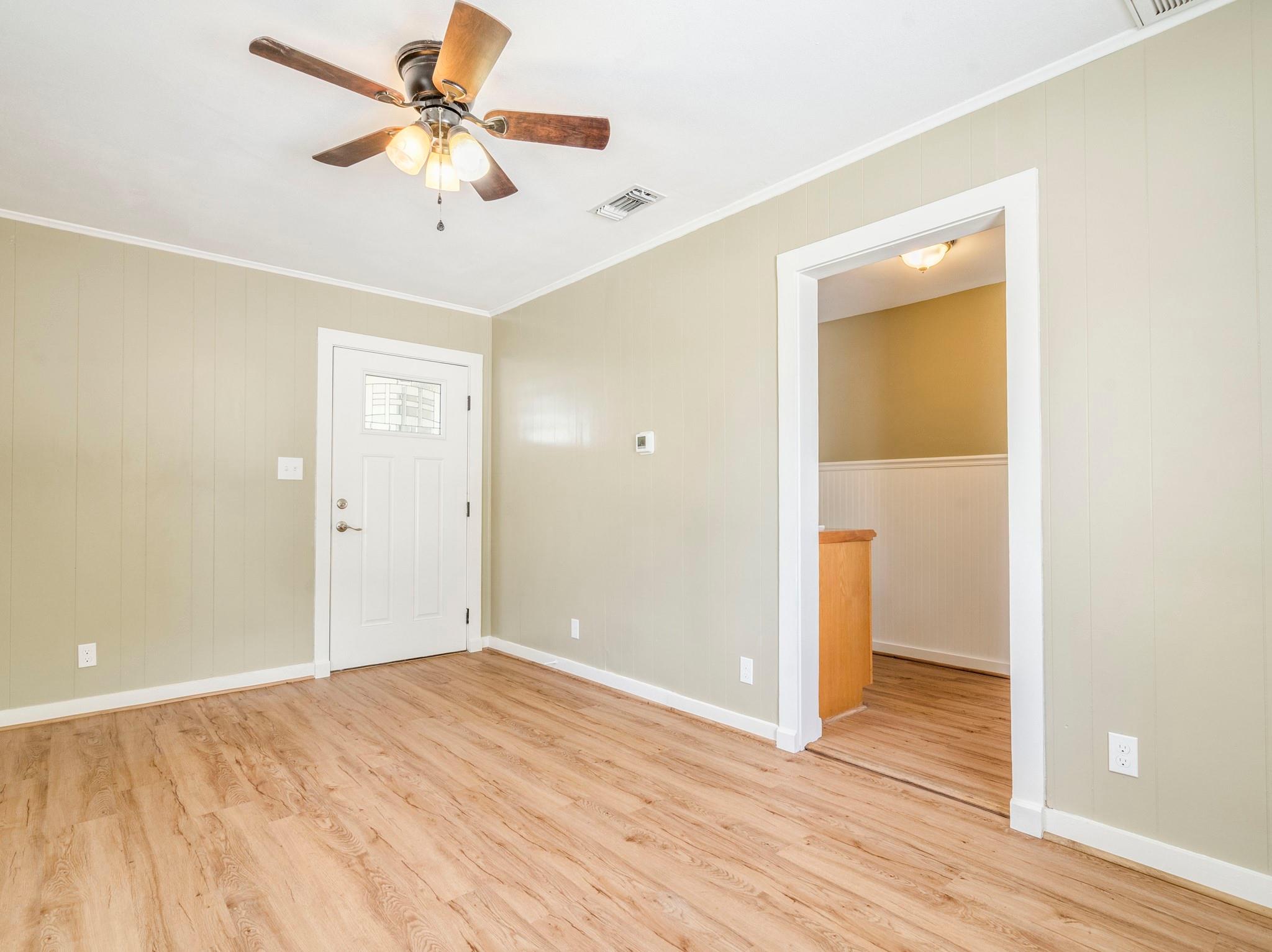 Image 33 of 40 For 351 Guenther Ave