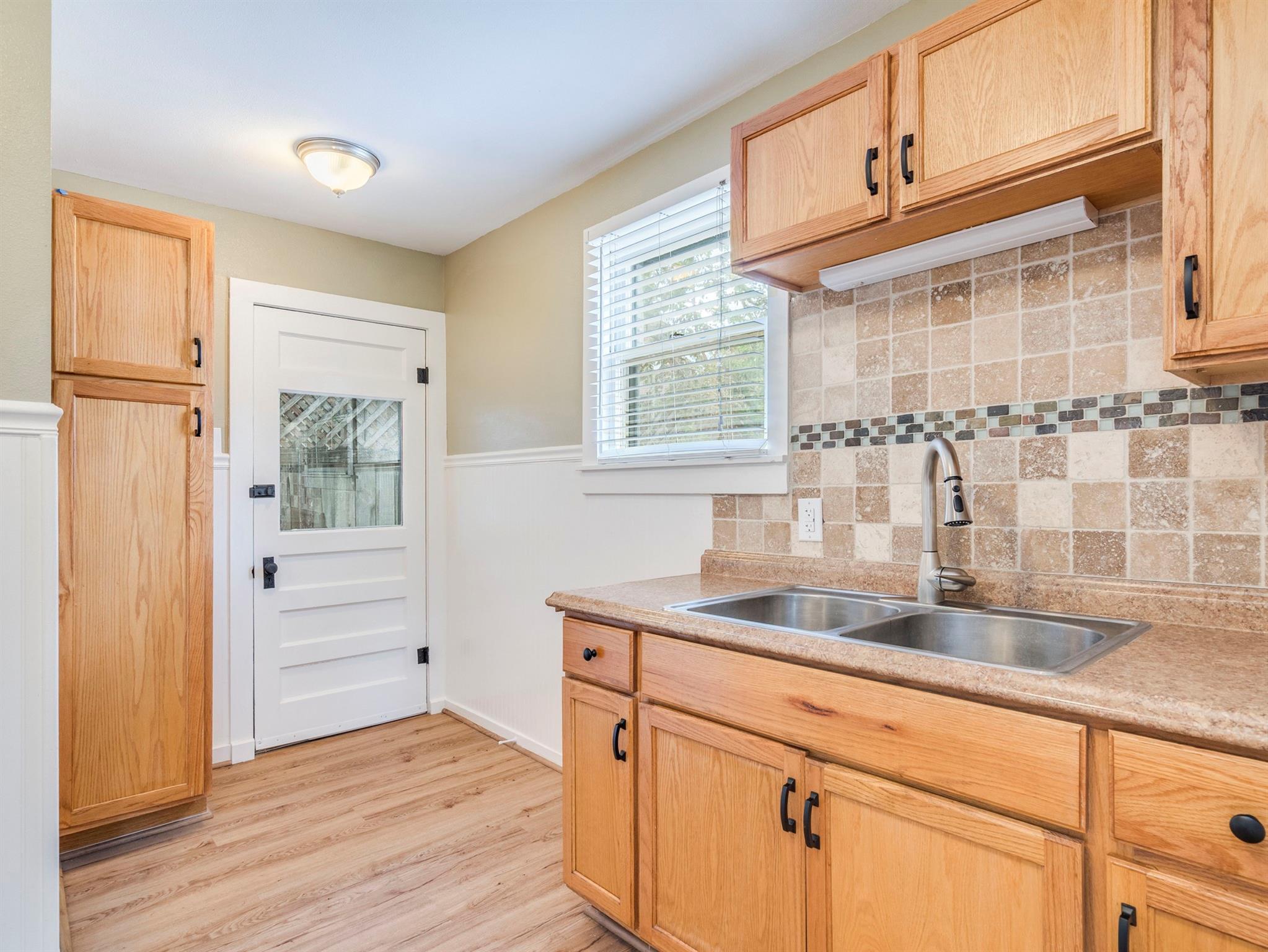 Image 34 of 40 For 351 Guenther Ave