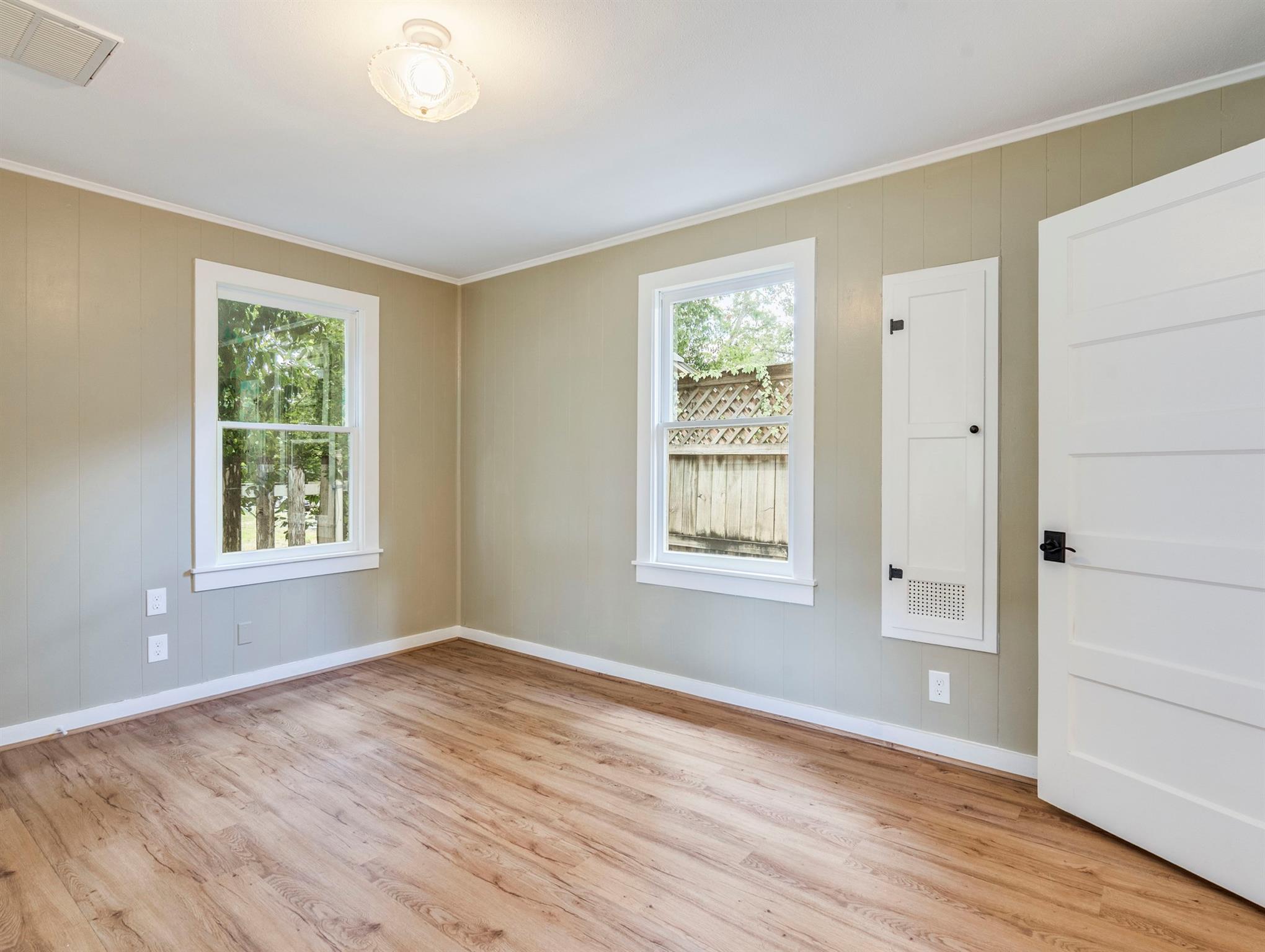 Image 36 of 40 For 351 Guenther Ave