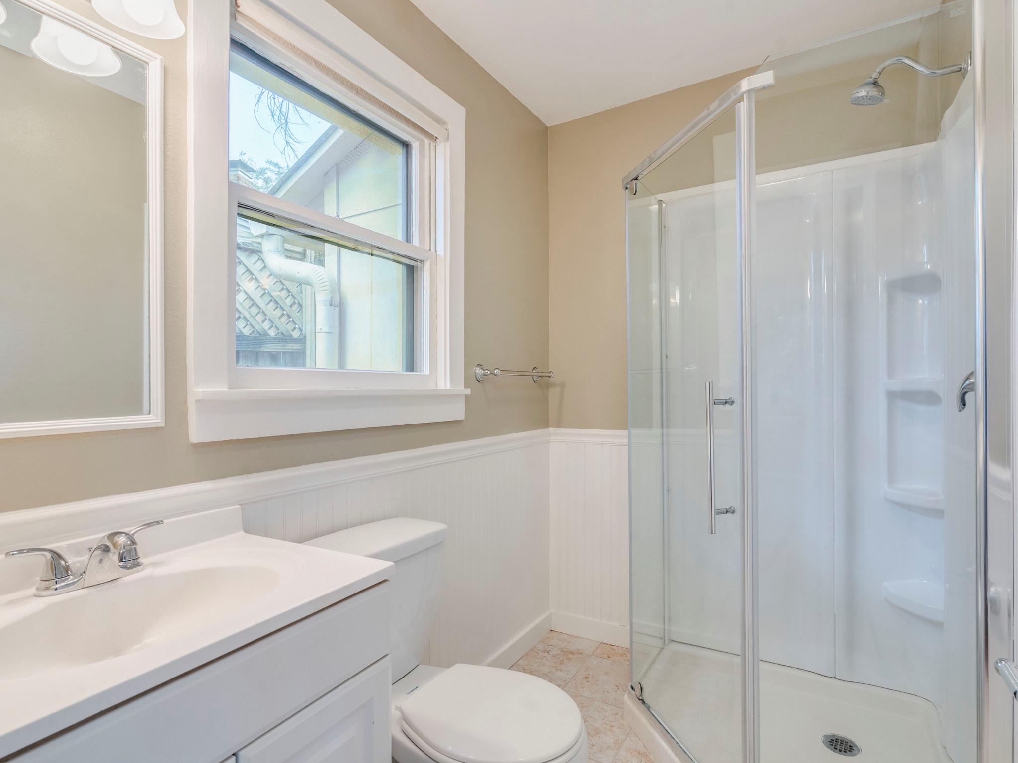 Image 38 of 40 For 351 Guenther Ave