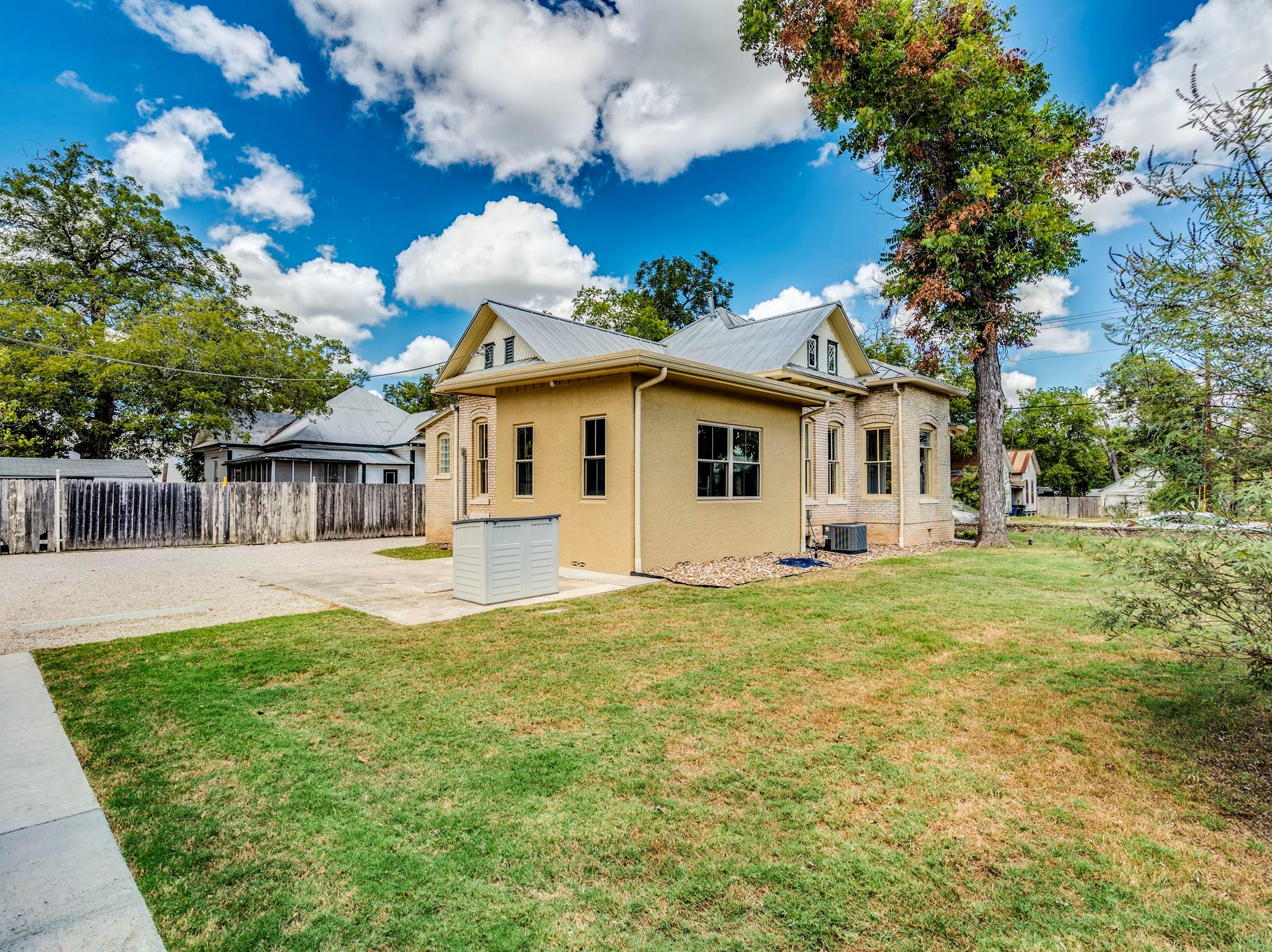 Image 39 of 40 For 351 Guenther Ave