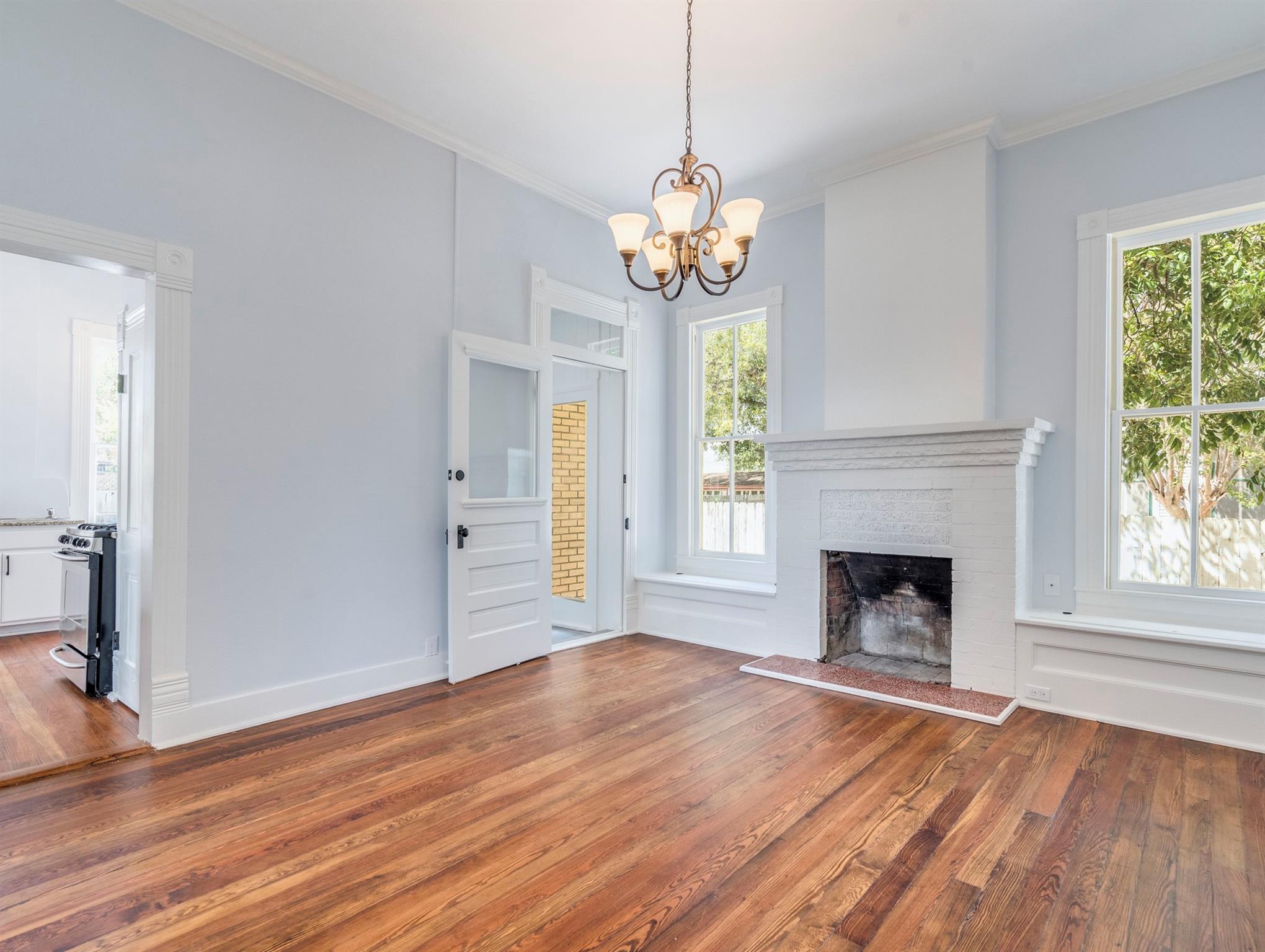 Image 5 of 40 For 351 Guenther Ave