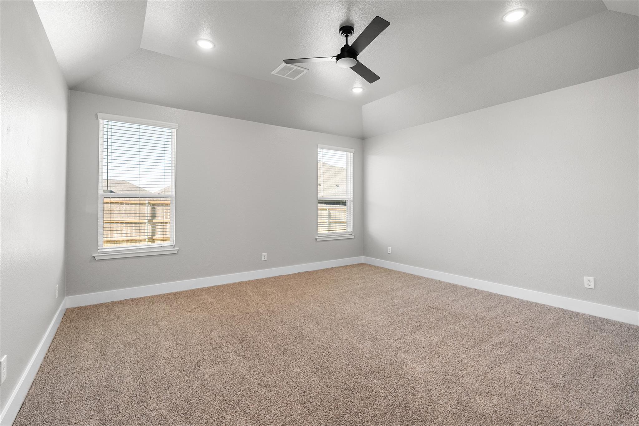 Image 16 of 40 For 914 High Plains Dr