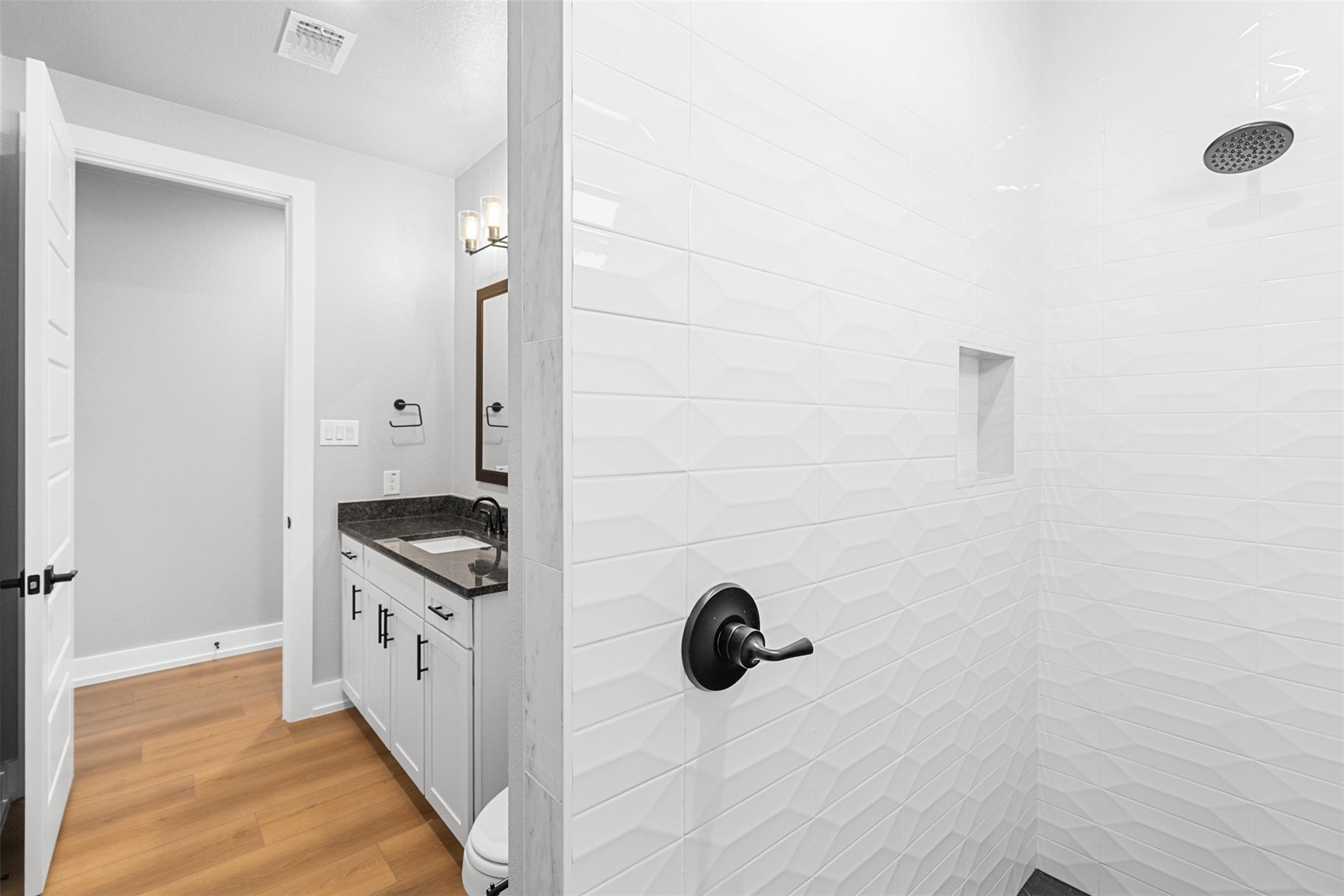 Image 19 of 40 For 914 High Plains Dr