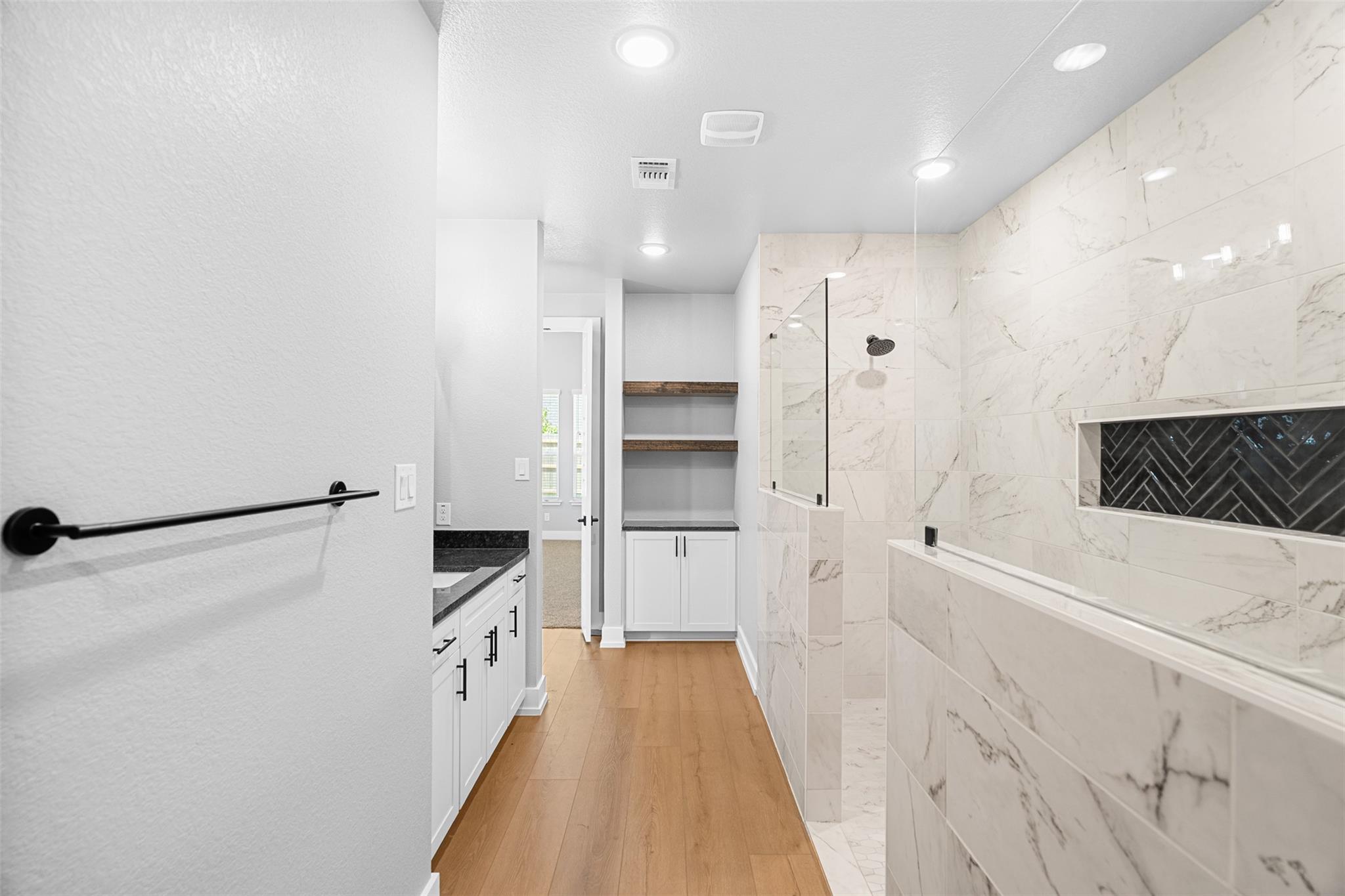 Image 27 of 40 For 914 High Plains Dr