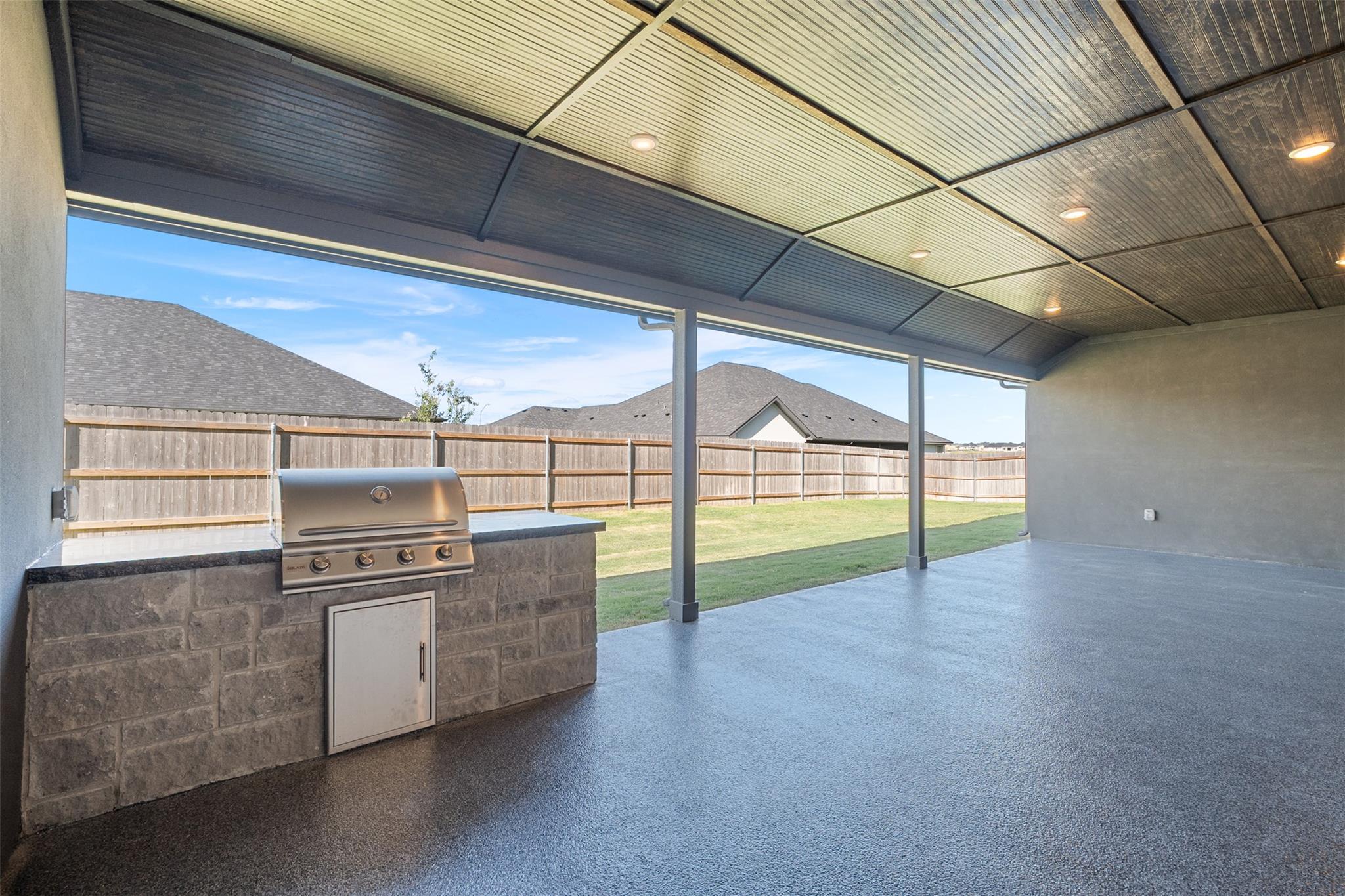 Image 32 of 40 For 914 High Plains Dr