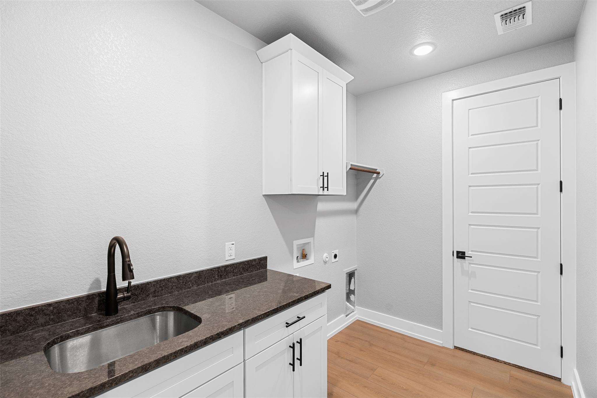 Image 33 of 40 For 914 High Plains Dr